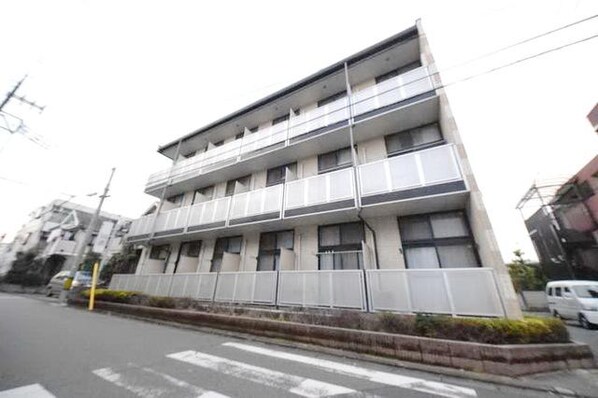 レオパレス花水木の物件外観写真